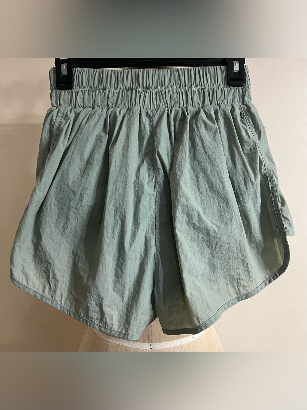 Daily Drills Sage Green Lightweight Shorts Size Medium - Picture 3 of 5